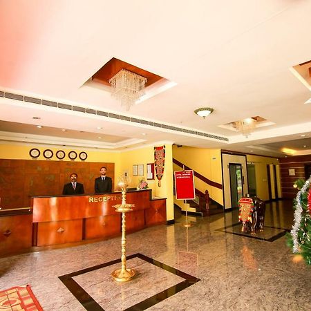 Hotel Meadows International Kizhake Chālakudi Dış mekan fotoğraf