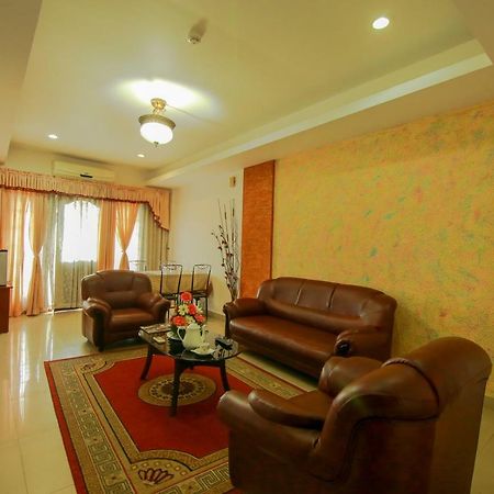 Hotel Meadows International Kizhake Chālakudi Dış mekan fotoğraf