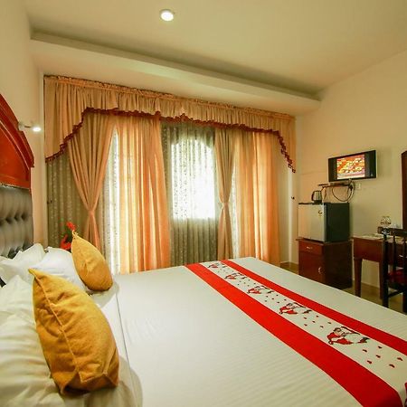 Hotel Meadows International Kizhake Chālakudi Dış mekan fotoğraf