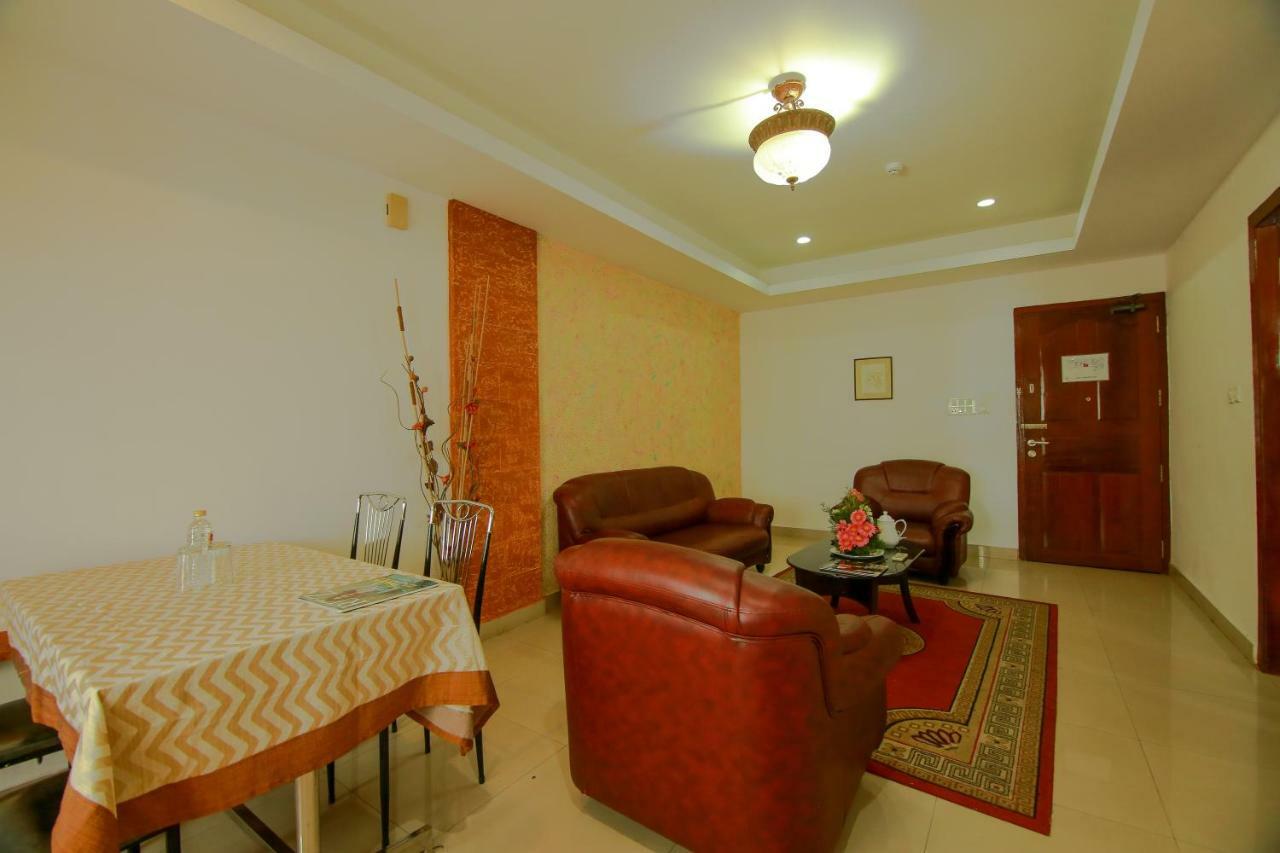 Hotel Meadows International Kizhake Chālakudi Dış mekan fotoğraf
