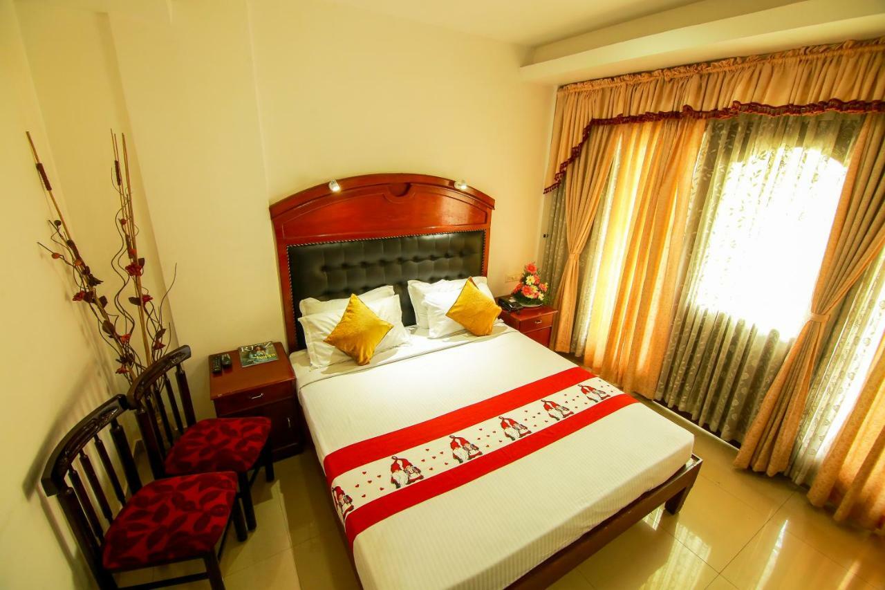 Hotel Meadows International Kizhake Chālakudi Dış mekan fotoğraf