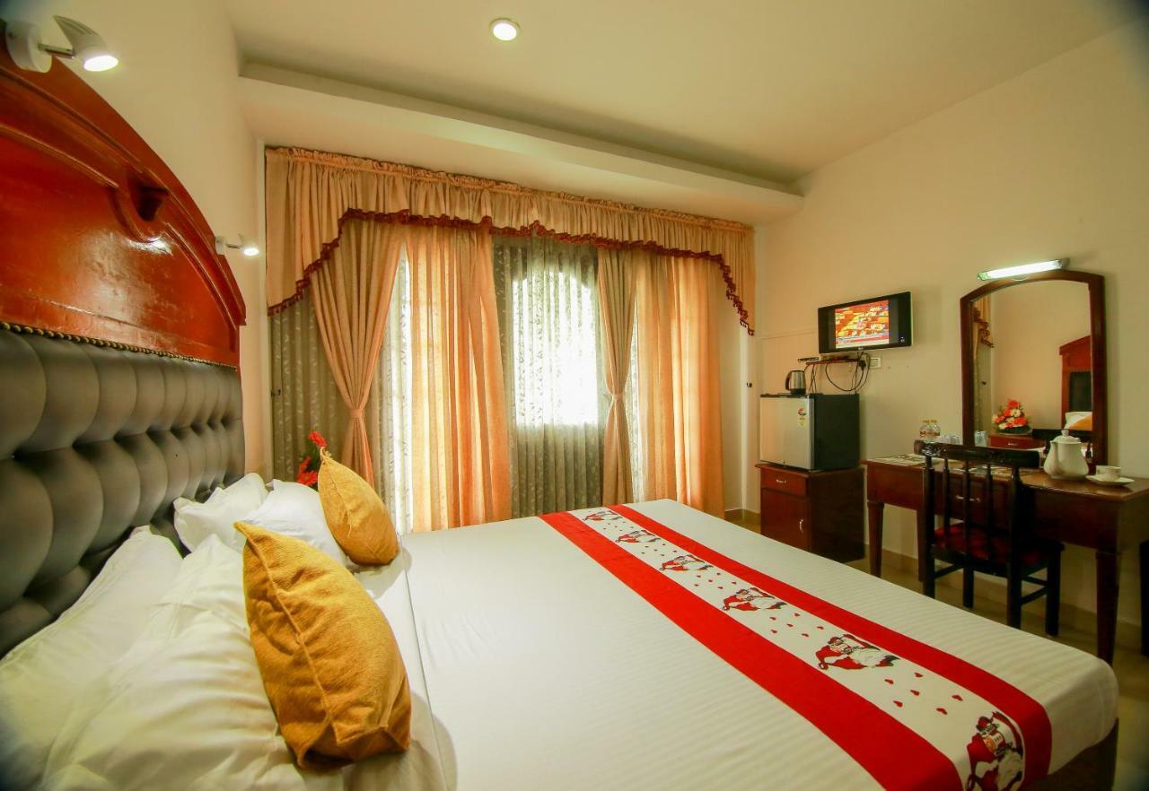 Hotel Meadows International Kizhake Chālakudi Dış mekan fotoğraf