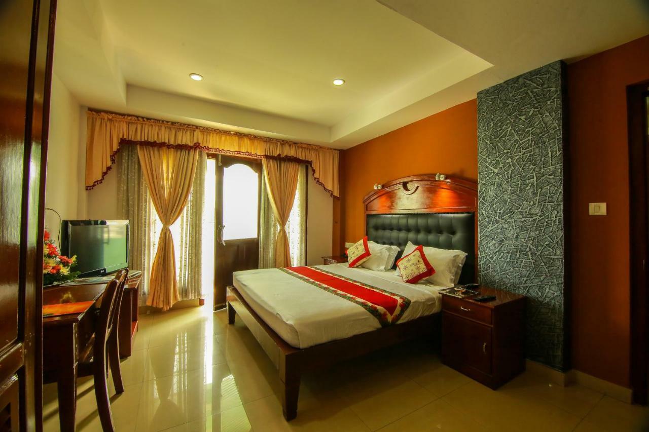 Hotel Meadows International Kizhake Chālakudi Dış mekan fotoğraf